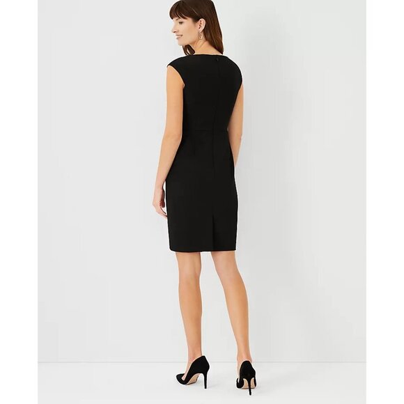 Ann Taylor The Petite Scoop Neck Dress In Bi-Stretch 4P - Picture 2 of 5